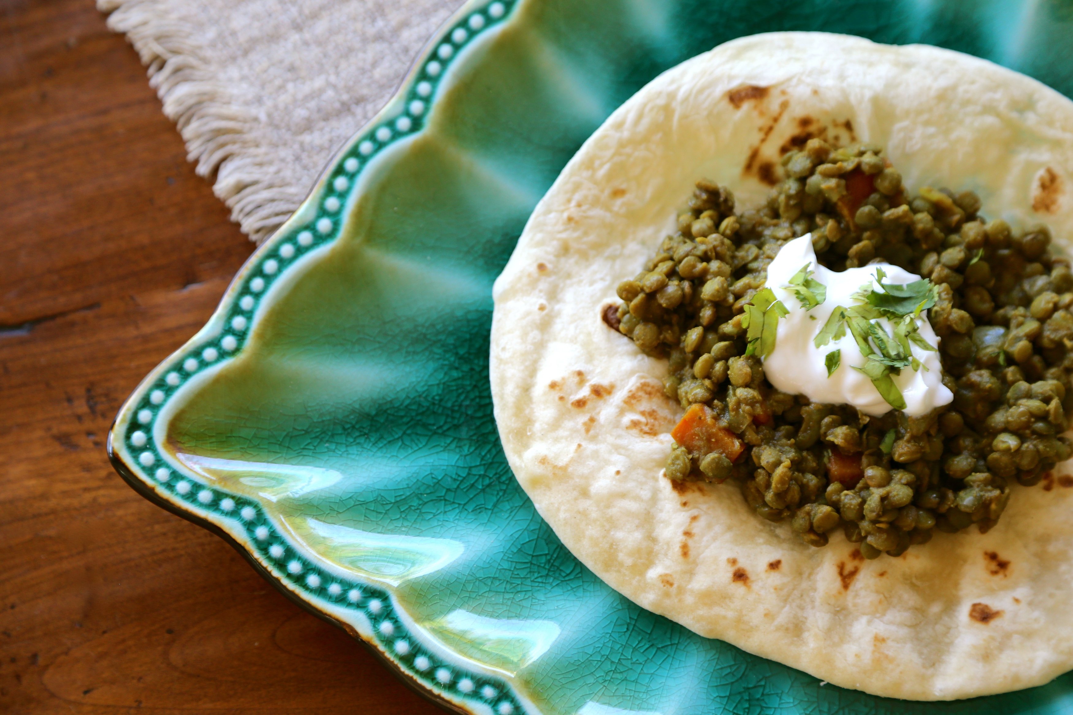 Slow Cooker Spicy Lentil Tortilla with Sour Cream and Cilantro for