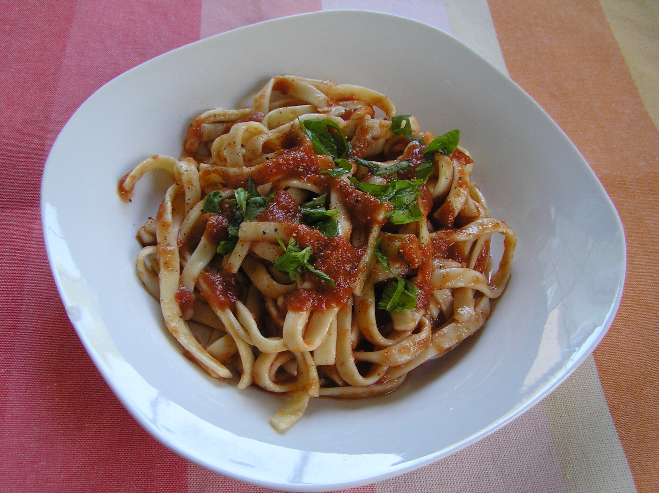 Linguine with slow cooker tomato sauce Zen of Slow Cooking Blog